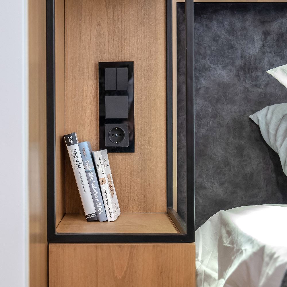 Розетка встраиваемая Werkel с заземлением и шторками Черный матовый W1171108 — изображение 5