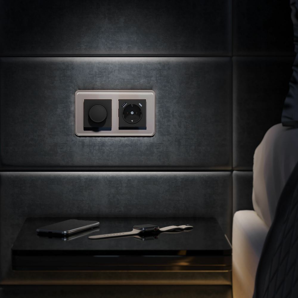 Розетка встраиваемая Werkel с заземлением, шторками и USB тип A+C Черный матовый W1171708 — изображение 2