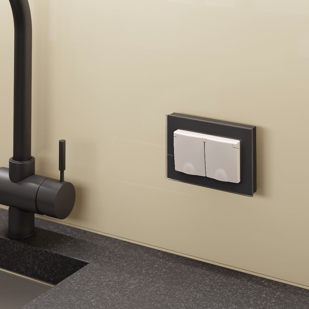 Розетка встраиваемая двойная влагозащищенная Werkel с заземлением, шторками и защитной крышкой Слоновая кость W1172203 — изображение 2